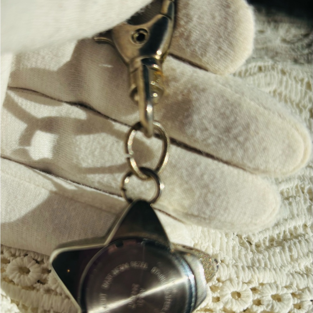 Locket Watch Keychain - Picture 6 of 7